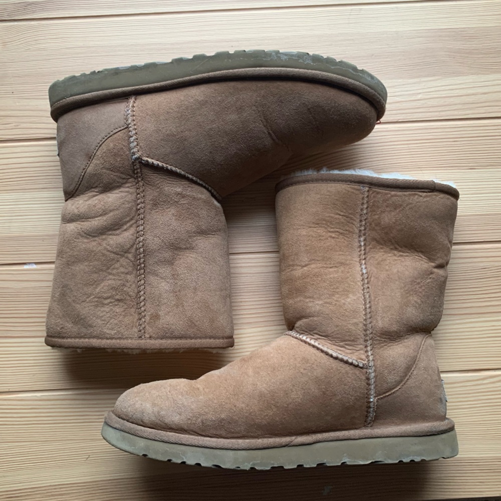 UGG Classic Short Boot